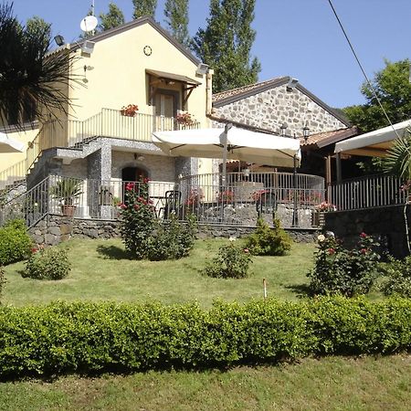 Ai Vecchi Crateri Guest House Sant'Alfio Bagian luar foto