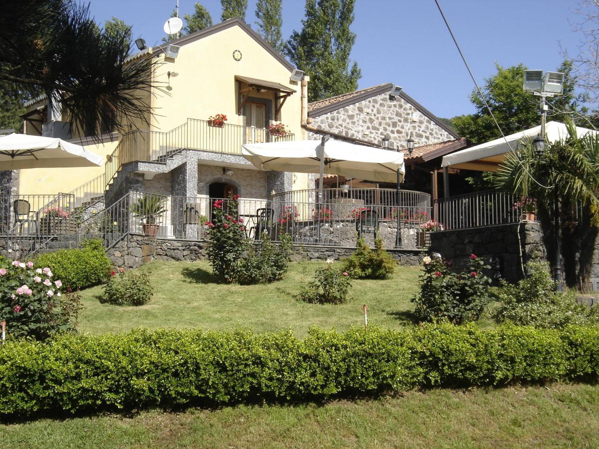Ai Vecchi Crateri Guest House Sant'Alfio Bagian luar foto