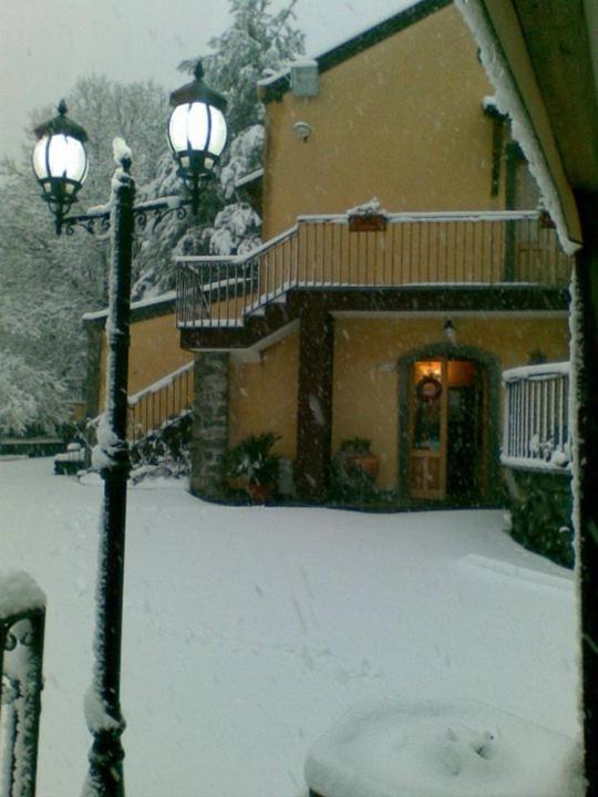 Ai Vecchi Crateri Guest House Sant'Alfio Bagian luar foto