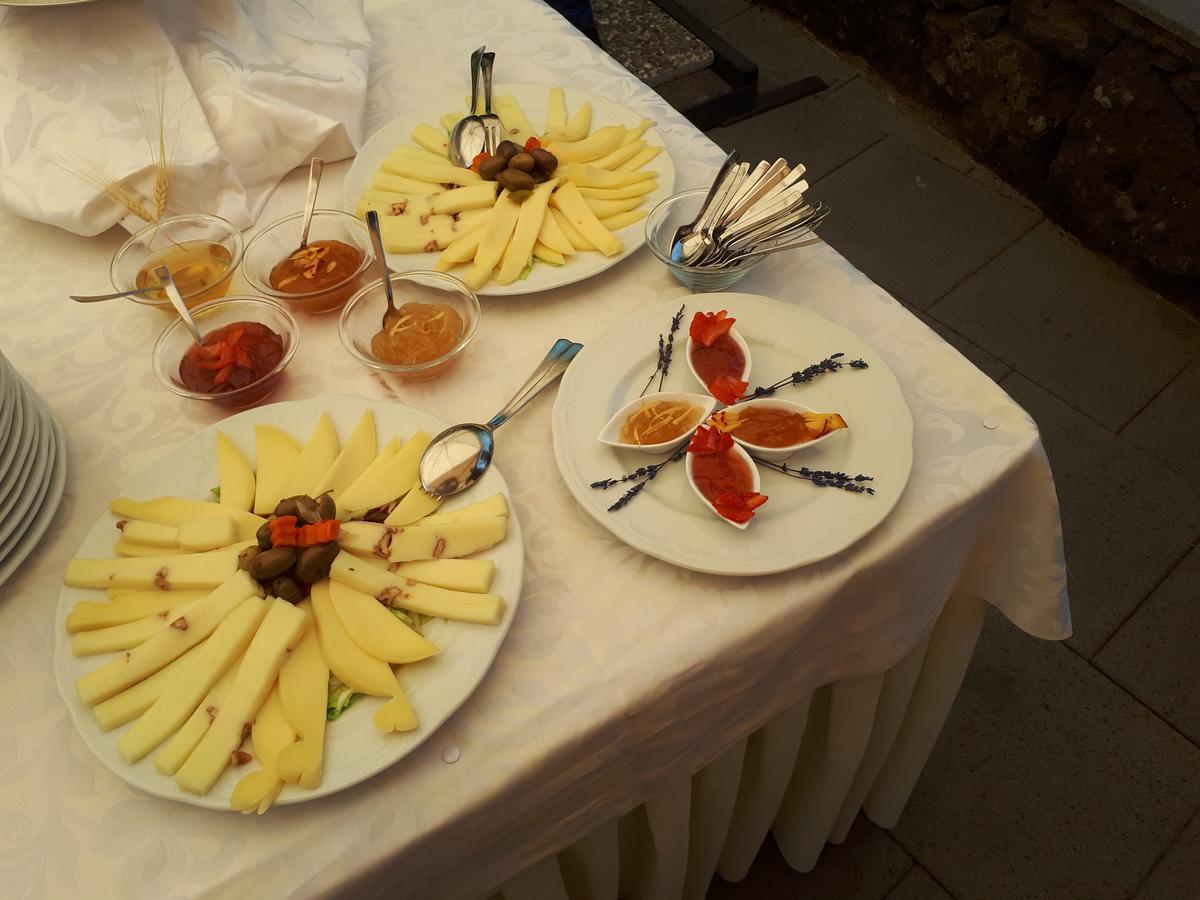 Ai Vecchi Crateri Guest House Sant'Alfio Bagian luar foto