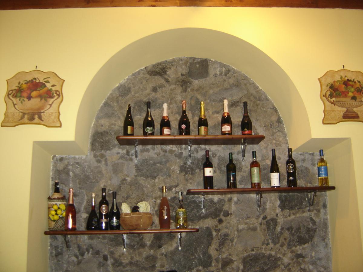 Ai Vecchi Crateri Guest House Sant'Alfio Bagian luar foto