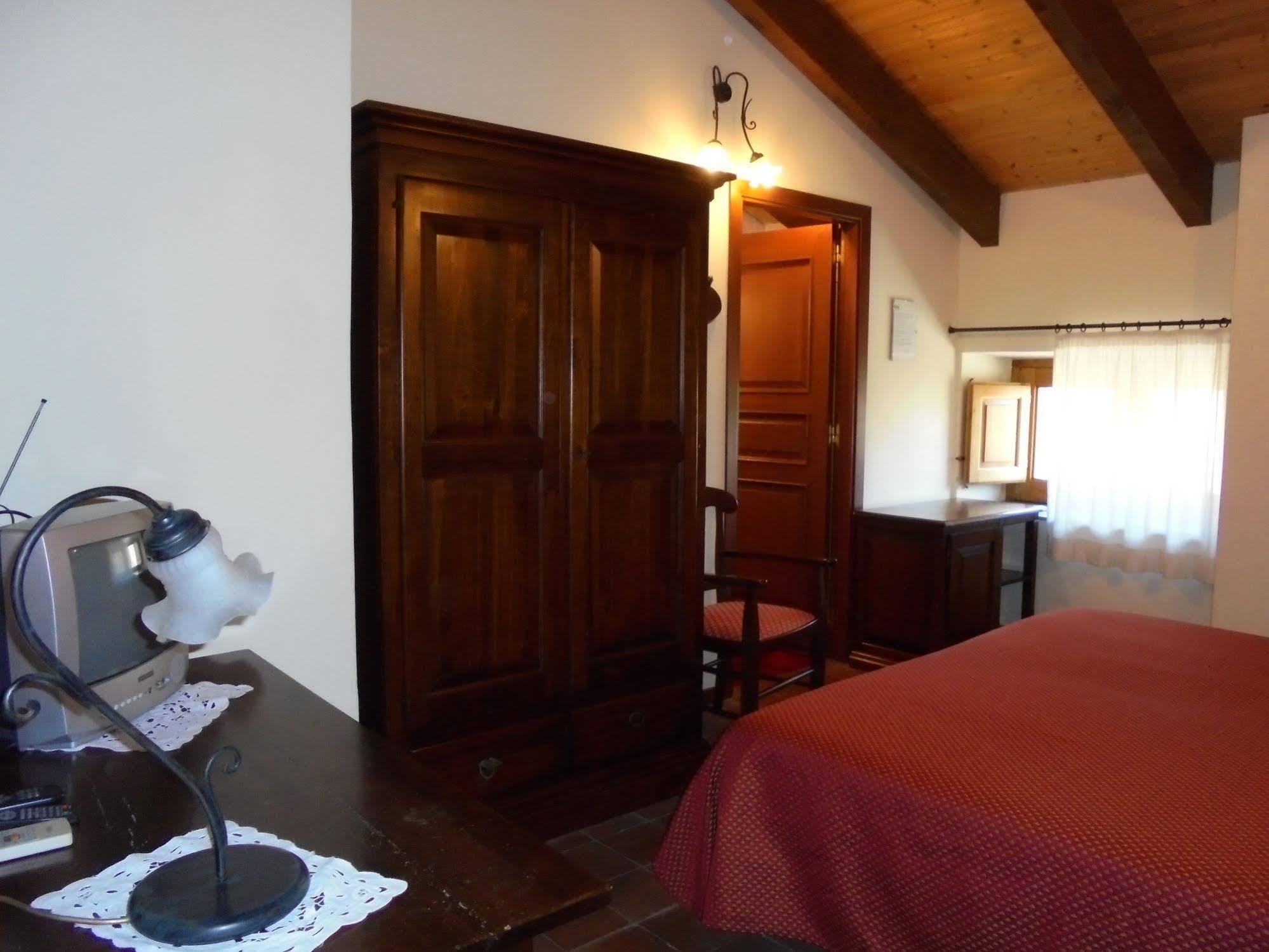 Ai Vecchi Crateri Guest House Sant'Alfio Bagian luar foto