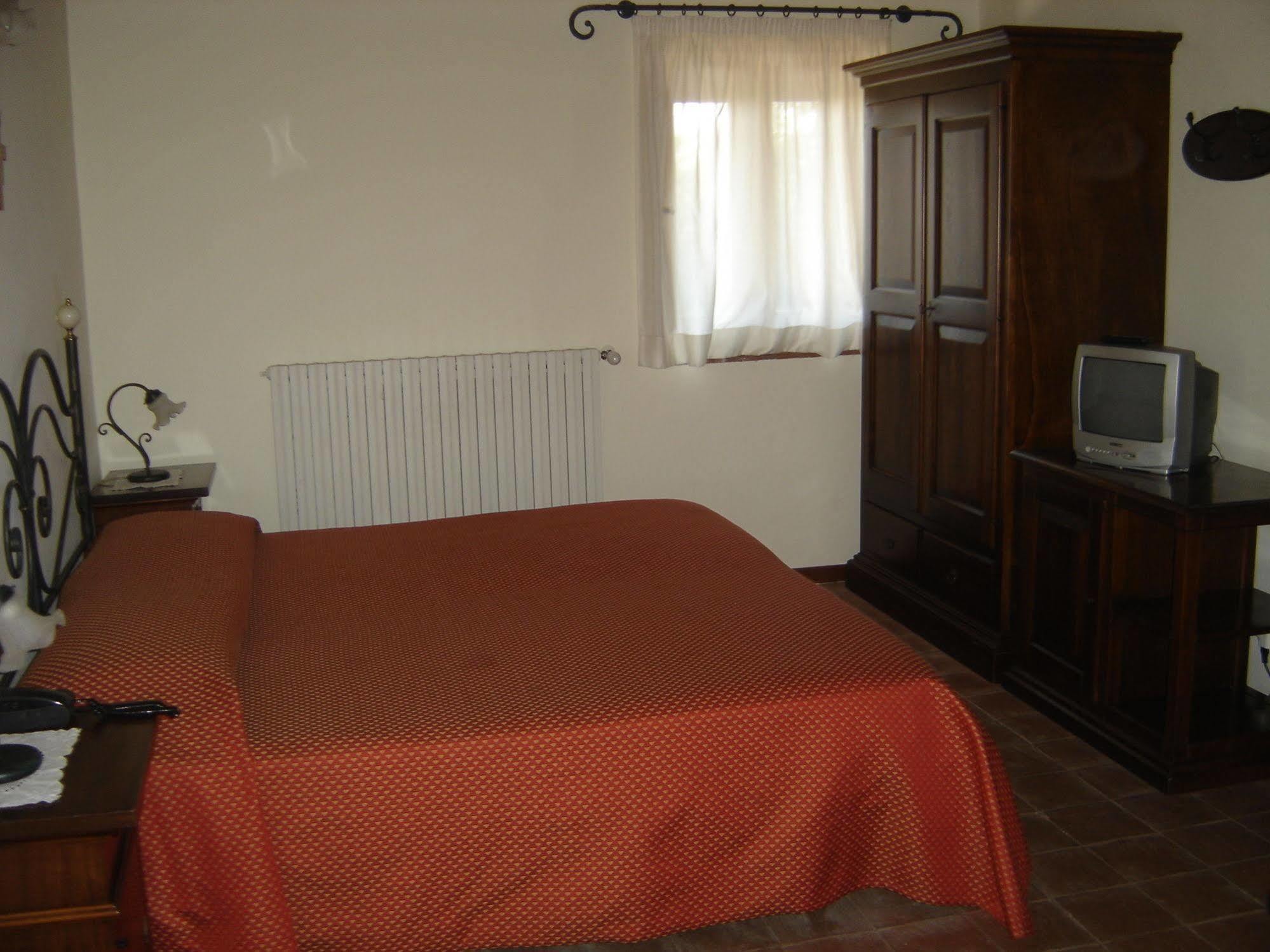 Ai Vecchi Crateri Guest House Sant'Alfio Bagian luar foto
