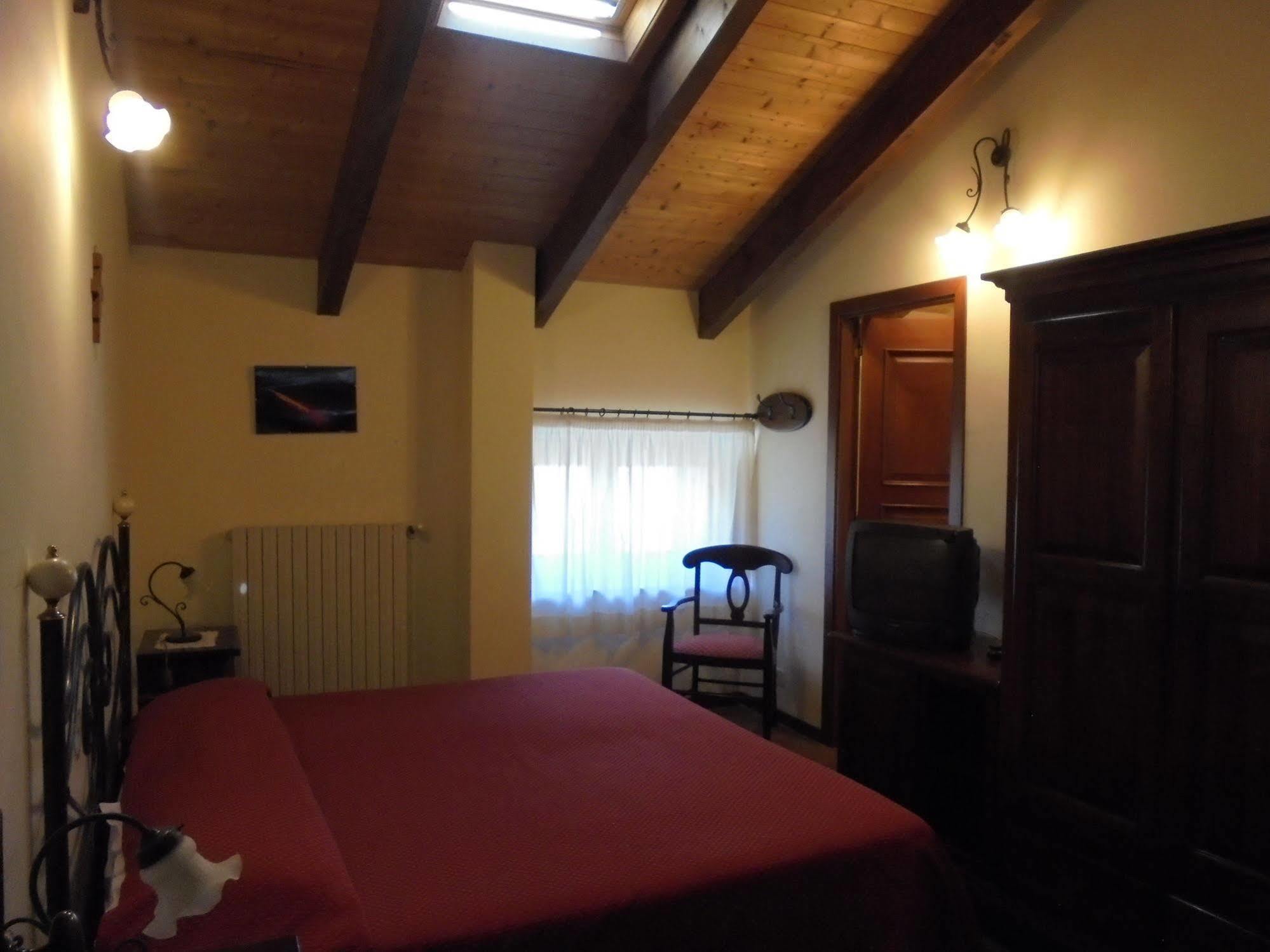 Ai Vecchi Crateri Guest House Sant'Alfio Bagian luar foto